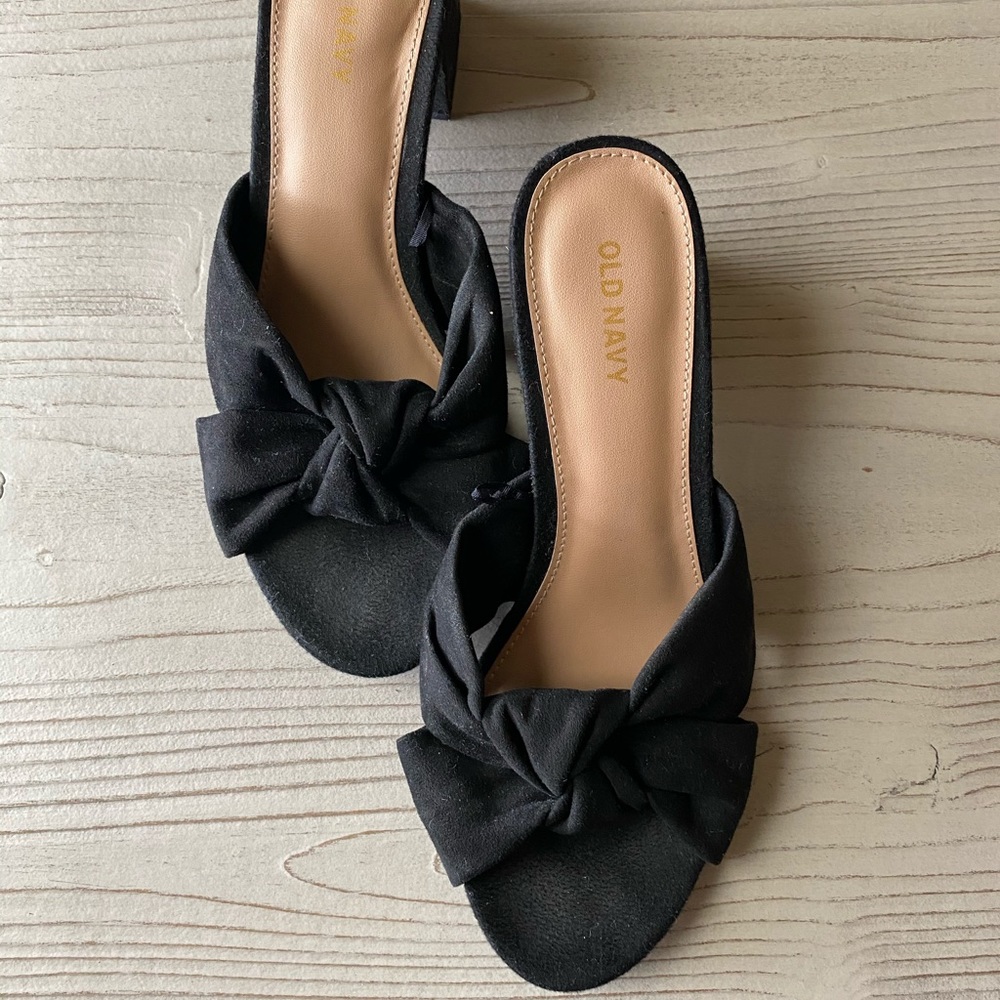 Old Navy Knotted Black Low Heel Size 7